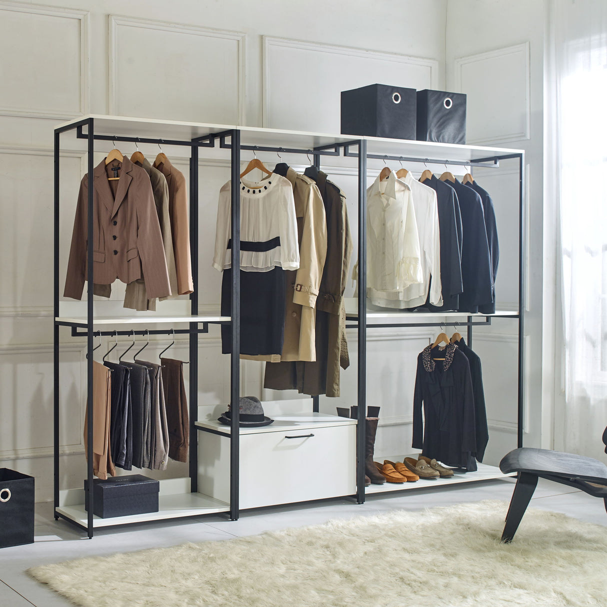 Fiona - Walk In Closet With Shelves