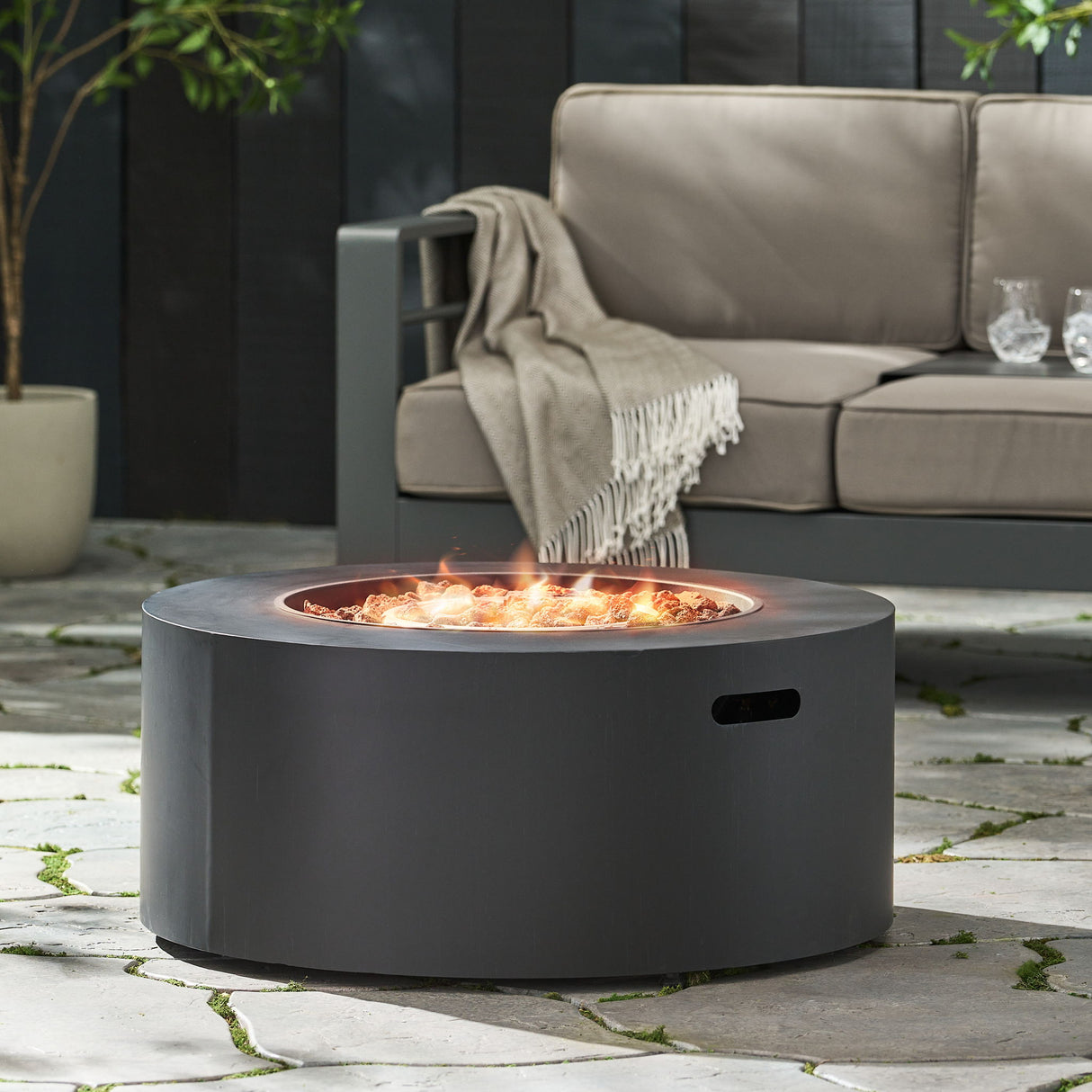 Round Iron Fire Pit With 40,000 Btu